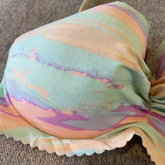 Victoria’s Secret Halter Bikini Top 36DD - Picture 2 of 5